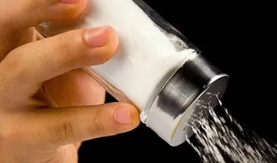 El alto consumo de sal aumenta el riesgo de enfermedades cardiacas.