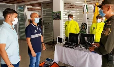 Mebar entregó los elementos a funcionarios del equipo.