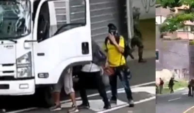 Camión en el que se movilizaban los policías de civil.