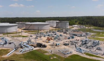 Depósitos enormes de hidrocarburos de Colonial Pipeline Company