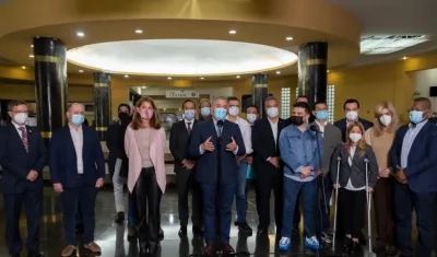 El presidente Iván Duque y los gobernadores de Colombia, entre ellos la del Atlántico, Elsa Noguera.