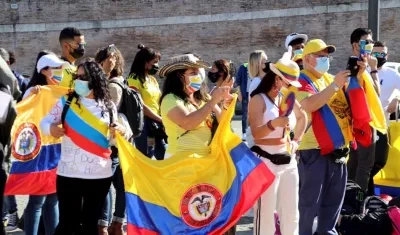 Los colombianos que protestaron en Italia.