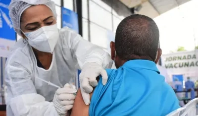 El número de personas vacunadas por Covid-19 no priorizadas en Colombia es de 1.372.