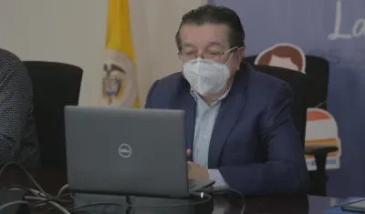 El Ministro de Salud, Fernando Ruiz Gómez.