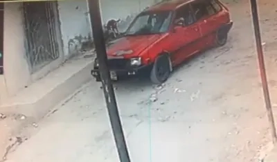 En este vehículo se movilizaba Carlos Alberto Castro Orozco junto con su papá y esposa cuando le dispararon. 