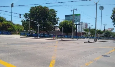 Así está el cierre desde este mediodía en los alrededores del estadio Romelio Martínez.