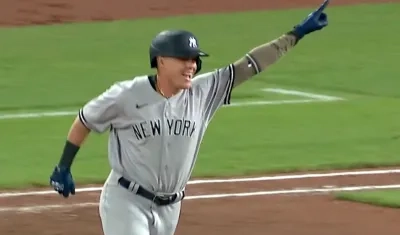 Pelotero cartagenero Gio Urshela tras el jonrón.