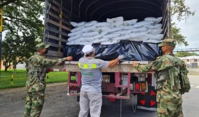 Transporte de Bienestarina al centro del país.