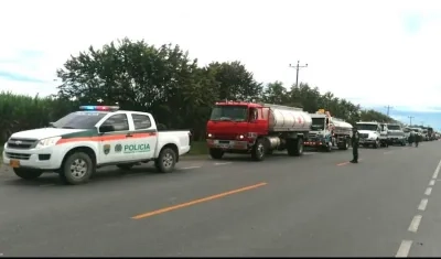 La Fuerza Pública acompañando las caravanas de abastecimiento.