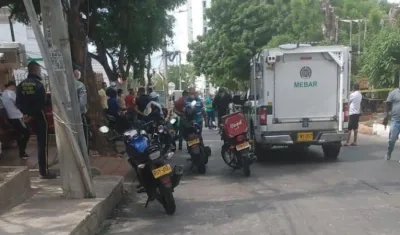 La Sijin llegó al lugar para realizar la inspección del cadáver. 