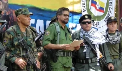 'El Paisa', 'Iván Márquez' y 'Jesús Santrich'.