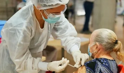 La Alcaldía hace un llamado para que los adultos de 60 años acudan a los puestos de vacunación. 