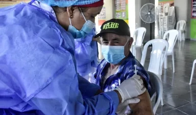 Barranquilla sigue vacunando a sus adultos mayores contra el Covid-19.