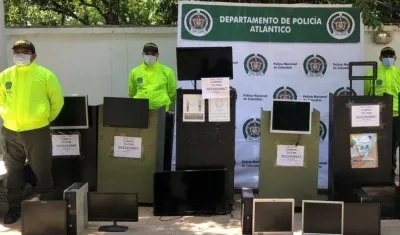 Computadores y televisores incautados. 