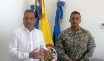 El Director de Cormagdalena, Pedro Pablo Jurado, y el Capitán de Puerto CF Carlos Urbano Montes.