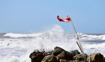 Navegantes de embarcaciones menores y bañistas deben adoptar precauciones.