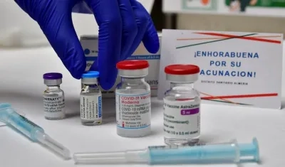 Cuatro vacunas disponibles en un punto de vacunación contra el Covid-19.