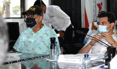 El Alcalde William Dau y el Contralor Carlos Felipe Córdoba, presidiendo la mesa técnica.