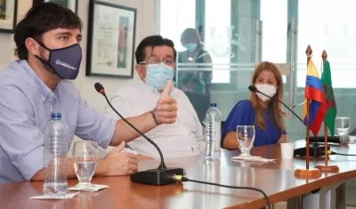 El Alcalde Jaime Pumarejo, el Ministro de Salud y la Gobernadora.