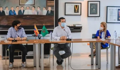 El Ministro de Salud Fernando Ruiz con el Alcalde Jaime Pumarejo y la Gobernadora Elsa Noguera.