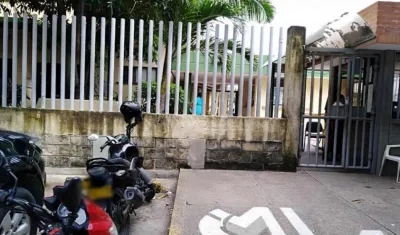 El cuerpo de la mujer fue llevado a Medicina Legal. 