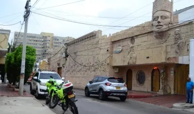 La Policía llegó al motel donde ocurrió el hecho. 