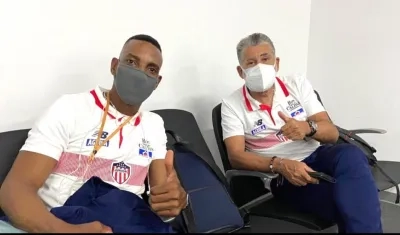 El DT Luis Amaranto Perea con el Asistente Luis Grau.