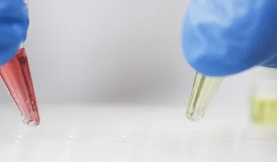 Detalle de unas muestras en un laboratorio. 