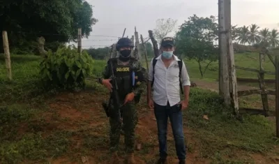 El hombre fue rescatado por la Armada Nacional. 