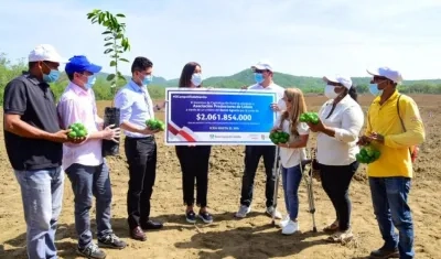 La Gobernadora del Atlántico, Elsa Noguera, entregó crédito.