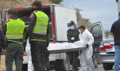 Las autoridades realizaron la inspección del cadáver en la Troncal del Caribe. 