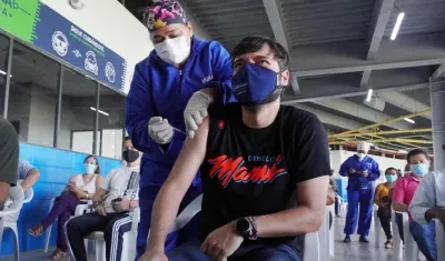 El alcalde Jaime Pumarejo se vacunó contra el Covid-19