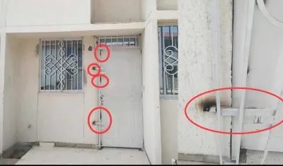 Los sellos dispuestos en rejas y puertas para impedir el acceso de los propietarios.