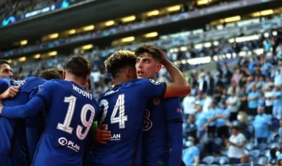 Kai Havertz celebra con sus compañeros.