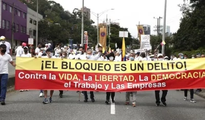 La misma ciudadanía exigiendo el desbloqueo.