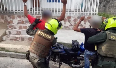 La Policía realiza controles en varios barrios de la ciudad para hallar a los responsables del ataque sicarial. 