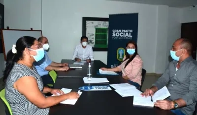 El alcalde Rodolfo Ucrós explicando los alcances de la creación del Consejo Territorial de Paz.