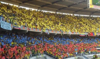 Hinchas de Colombia en la tribuna.