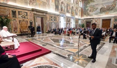 Papa Francisco en una audiencia con un grupo de jóvenes del "Proyecto Policoro".