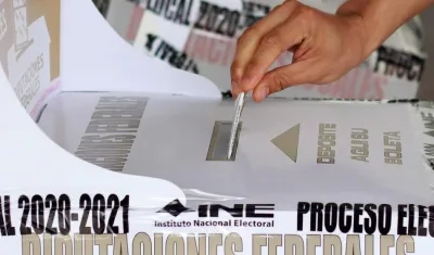 Puesto de votación en México. 