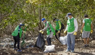 Campaña de limpieza en Puerto Mocho. 