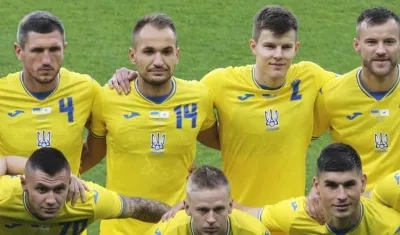 Jugadores de Ucrania con el nuevo diseño de camiseta. 