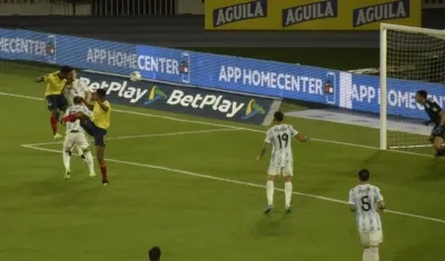 Miguel Ángel Borja marca el gol del empate. 