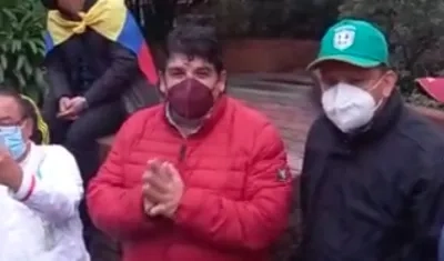 Nelson Alarcón, directivo de Fecode (centro).