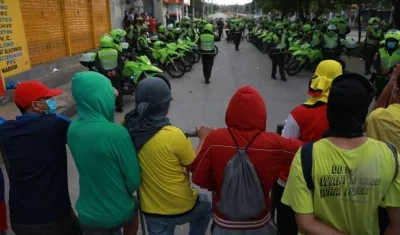 Encapuchados en protesta del 8 de junio.