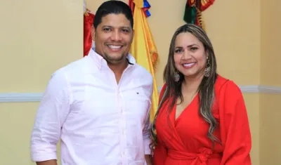 Eimy Camargo Molina con el Alcalde Rumenigge Monsalve.