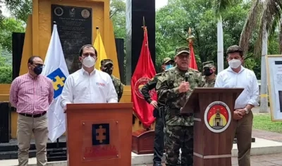 El Fiscal General Francisco Barbosa, junto al Comandante de las FFMM y el Ministro de Defensa.