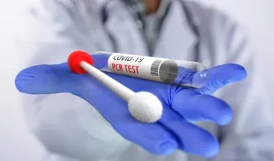 Las pruebas de PCR siguen realizándose masivamente en Colombia.