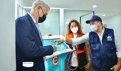 El Defensor del Pueblo, Carlos Canargo, y el Alto Comisionado de la ONU, Filippo Grandi.