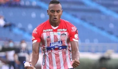 Willer Ditta, defensa juniorista.